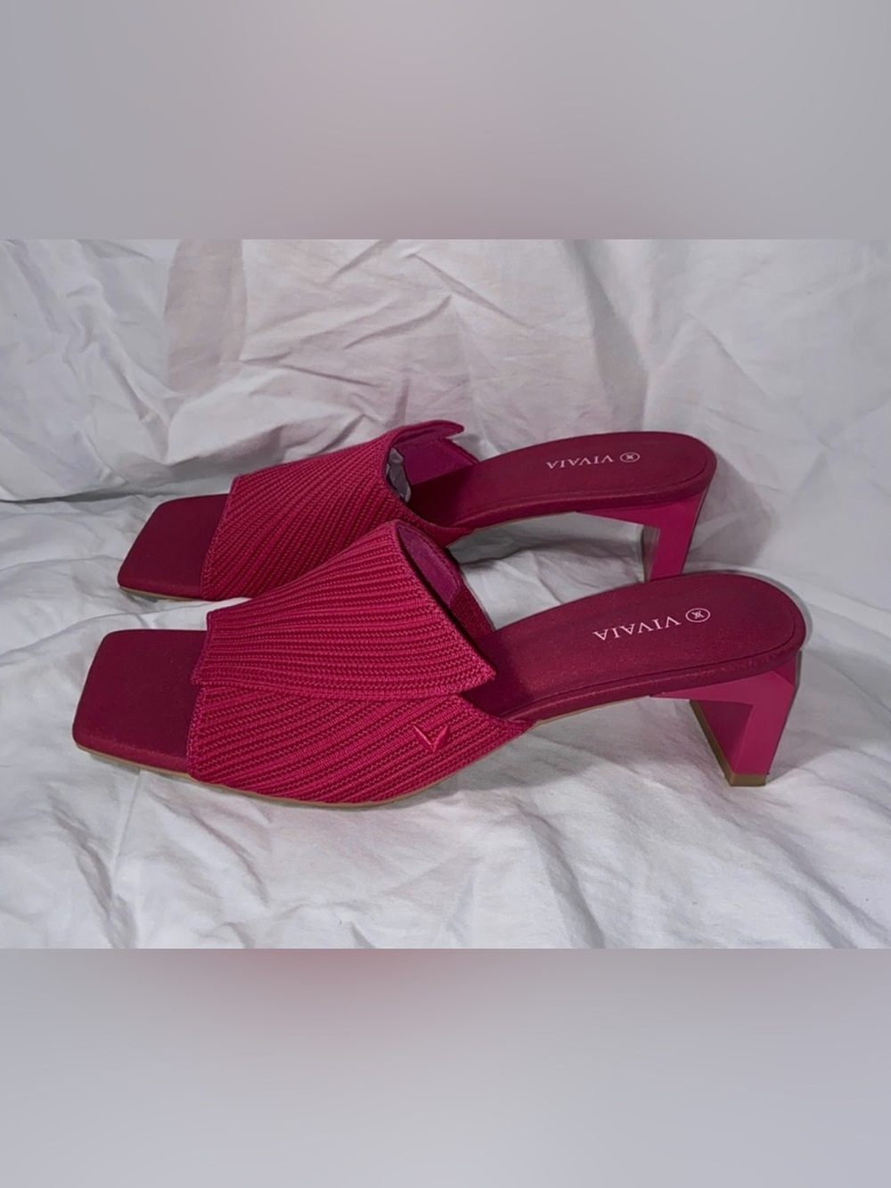 Like new Vivaia Jade block heel slide sandals